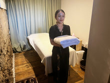 Load image into Gallery viewer, 🎁 SECRET OFFER Gift Voucher: Balinese or Thai Oil Massage – 90 Minutes - castlevinica.com
